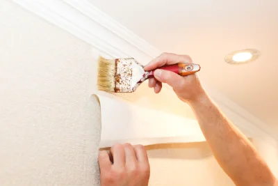 Pose de papier peint à Montbarla — revêtements muraux et toiles de verre